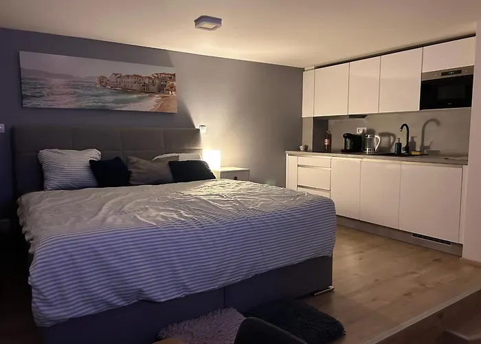 Romantic Apartment By The City Center